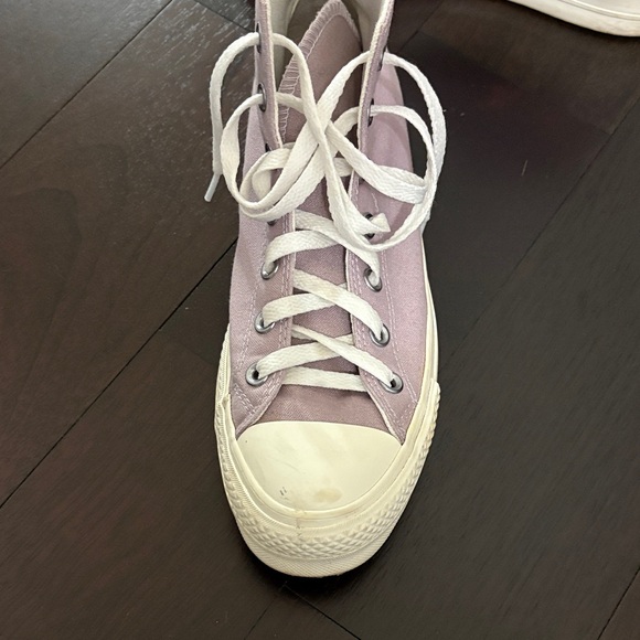 Converse High-Tops in Soft Purple with White Accents - Picture 3 of 6